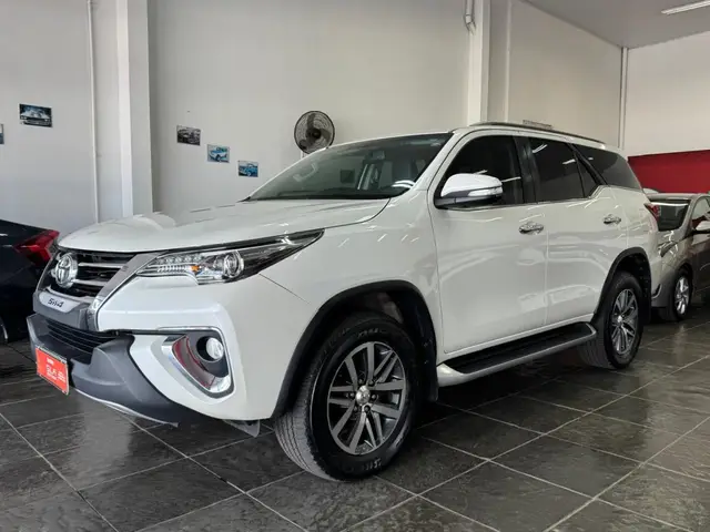 Carro Toyota SW4 2017 2.8 TDI SRX 5L 4x4 (Aut)