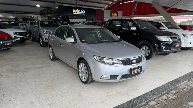 Carro Kia Cerato 2013 1.6 16V  Flex (Automatico)