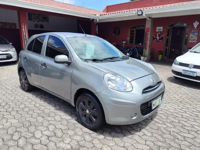 Carro Nissan March 2013 1.0 16V (Flex)