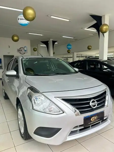 Carro Nissan Versa 2018 1.0 12V (Flex)