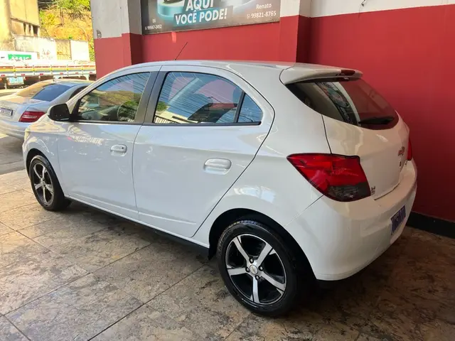 Carro Chevrolet Onix 2013 1.4 LT SPE/4