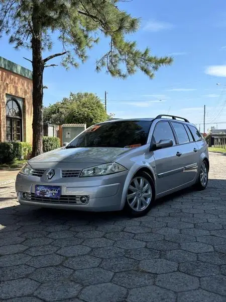 Carro Renault Megane Grand Tour 2011 Mégane Grand Tour Dynamique 1.6 16V (flex)