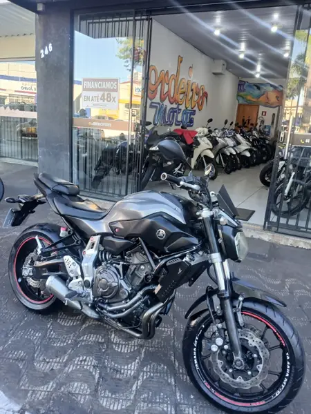Moto Yamaha MT-07 2016 STD