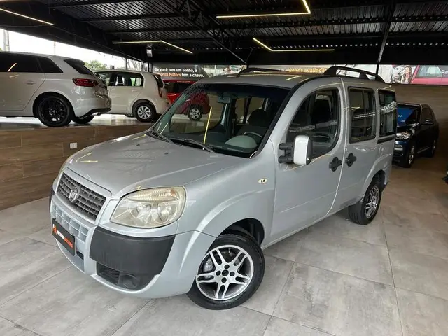 Carro Fiat Doblò 2012 Adventure 1.8 16V (Flex)