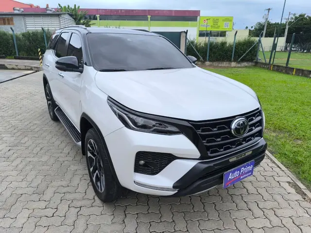 Carro Toyota SW4 2023 SRX 2.8 turbodiesel 5L 4x4 (Aut)