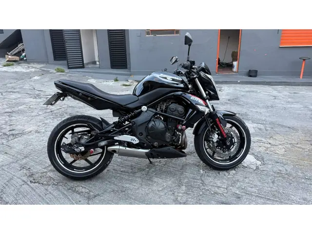 Moto Kawasaki ER-6N 2010 650cc