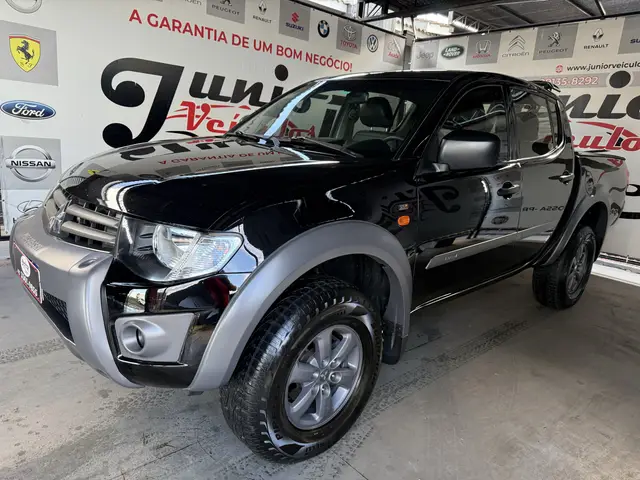 Carro Mitsubishi L200 Triton 2017 HLS 2.4 Flex 16V CD Mec.