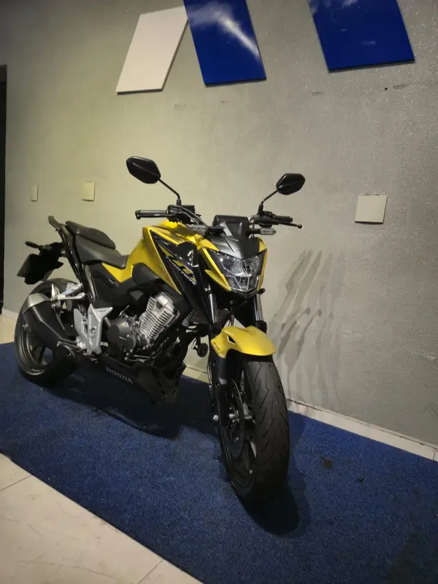 Moto Honda CB 300F Twister 2023 (ABS)