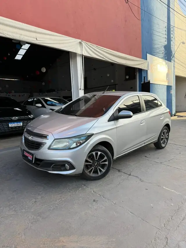 Carro Chevrolet Onix 2014 HATCH LTZ 1.4 8V FlexPower 5p Mec.