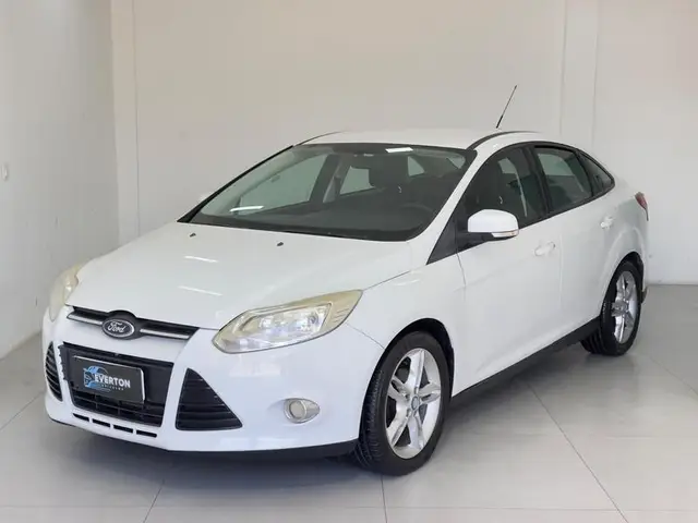 Carro Ford Focus Sedan 2015 SE 2.0 16V PowerShift (Aut)