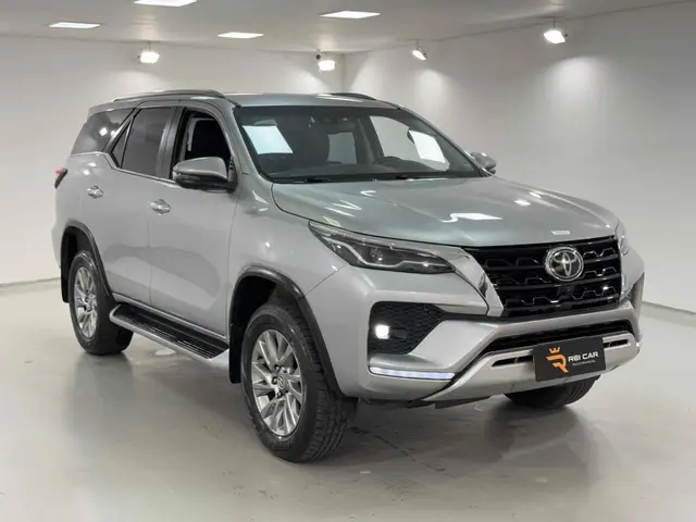 Carro Toyota SW4 2024 SRX 2.8 Turbodiesel 4x4 (Aut.) (7 Lugares)