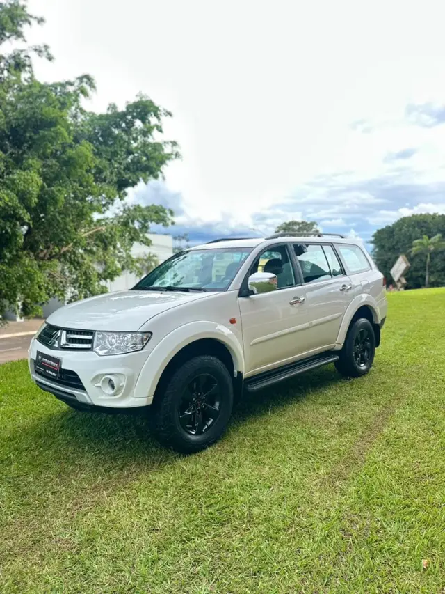 Carro Mitsubishi Pajero Dakar 2013 3.2 4WD (Aut)