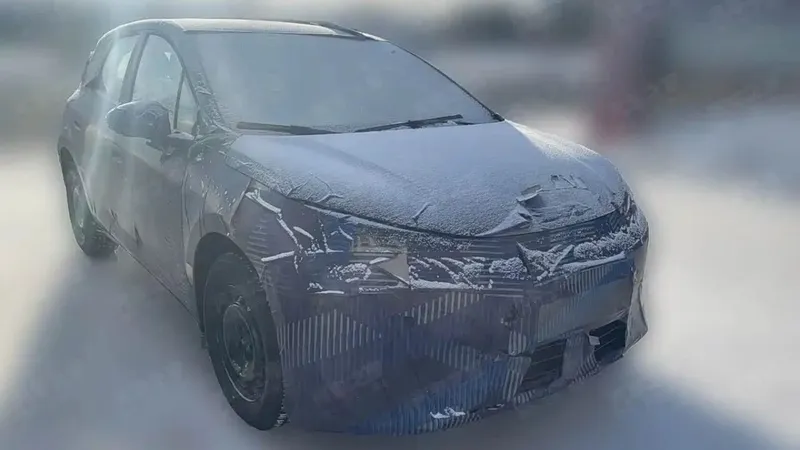 Novo BYD Dolphin híbrido tem interior revelado antes de estrear visual renovado