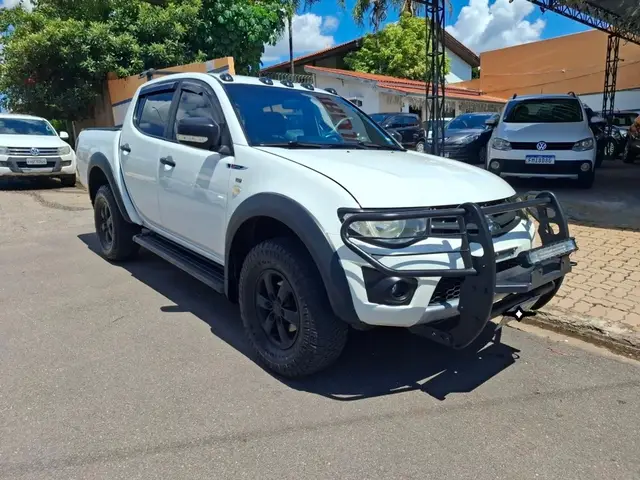 Carro Mitsubishi L200 Triton 2013 GL 3.2 CD TB Int. Dies. Mec.