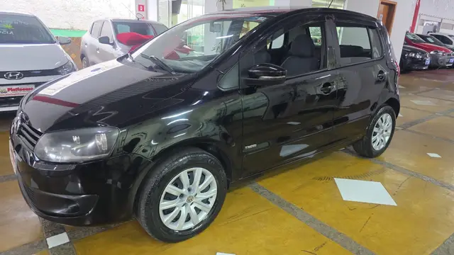 Carro Volkswagen Fox 2011 1.0 8V (Flex) 4p