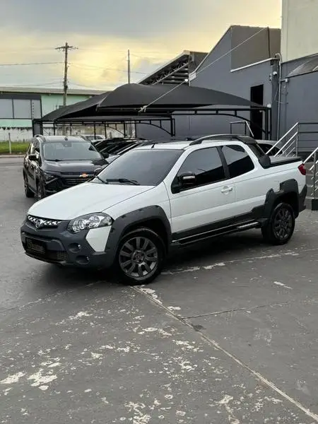 Carro Fiat Strada 2018 Adventure 1.8 16V (Flex) (Cabine Dupla)
