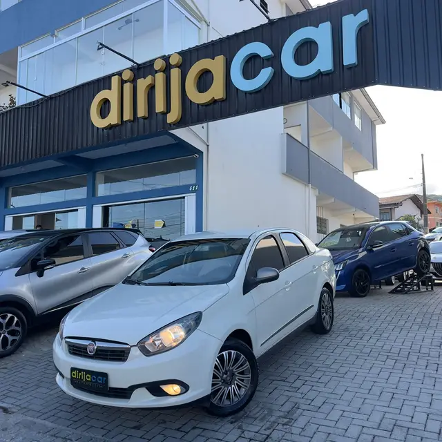 Carro Fiat Grand Siena 2015 ESSEN.SUBLIME Dual. 1.6 Flex