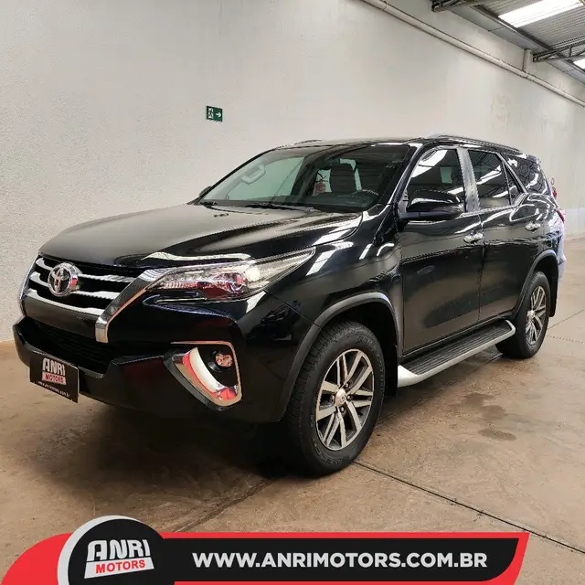 Carro Toyota SW4 2018 2.8 TDI SRX 7L 4x4 (Aut)