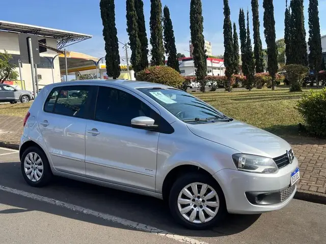 Carro Volkswagen Fox 2014 1.0 TEC (Flex) 4p