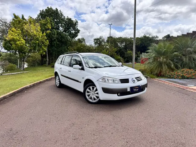 Carro Renault Megane Grand Tour 2011 Mégane Grand Tour Dynamique 1.6 16V (flex)