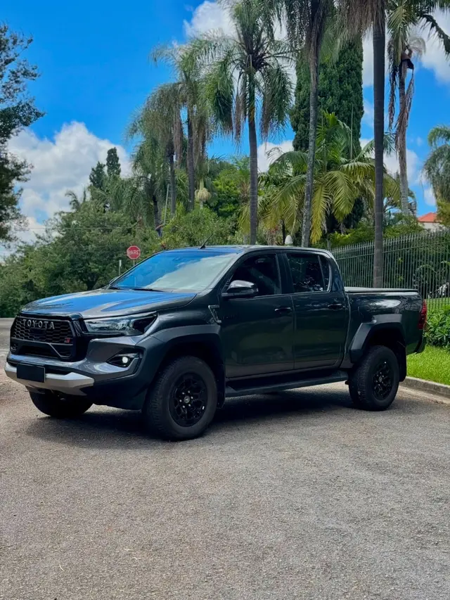 Carro Toyota Hilux Cabine Dupla 2024 GR-Sport 4x4 2.8 Diesel