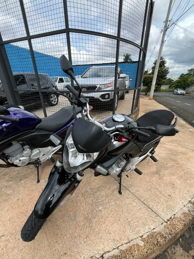 Moto Honda CB 300R 2011 Standard