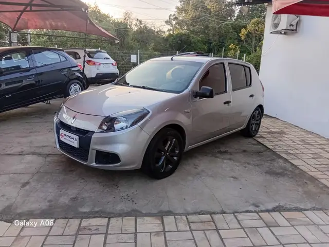 Carro Renault Sandero 2014 Authentique 1.0 16V (flex)