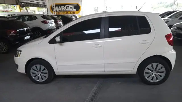 Carro Volkswagen Fox 2013 1.0 VHT (Flex) 4p