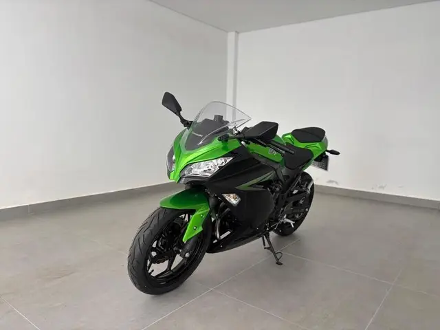 Moto Kawasaki Ninja 2023 300
