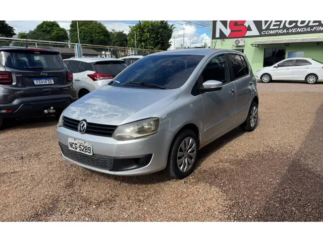 Carro Volkswagen Fox 2011 1.0 8V (Flex) 4p