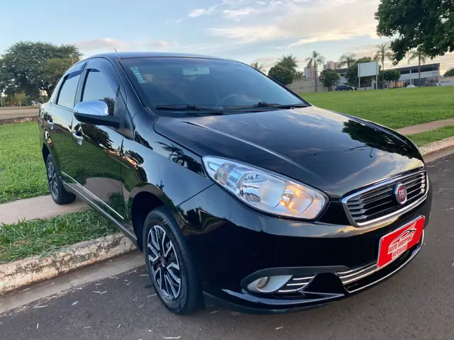 Carro Fiat Grand Siena 2018 Attractive 1.0 (Flex)
