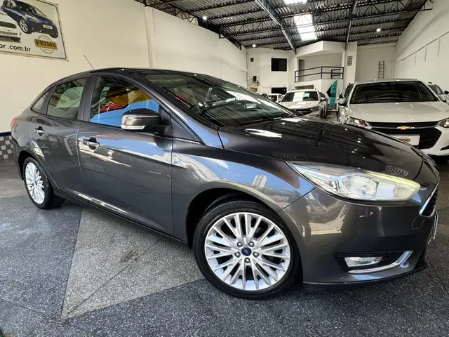 Carro Ford Focus Hatch 2017 SE Plus 2.0 PowerShift