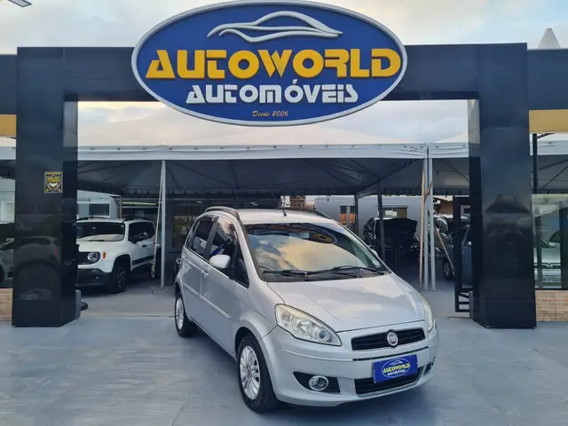 Carro Fiat Idea 2012 Attractive 1.4 8V (Flex)