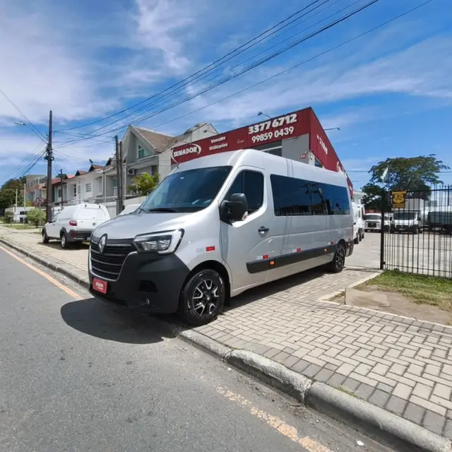 Carro Renault Master 2025 Minibus Executive L3H2