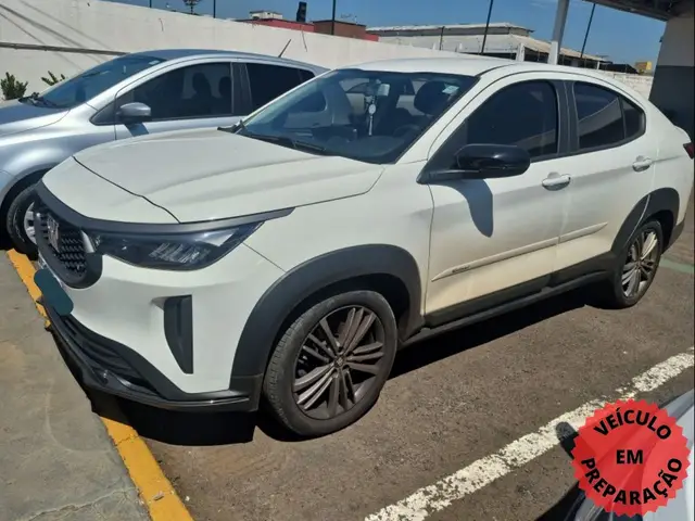 Carro Fiat Fastback 2024 Turbo 200