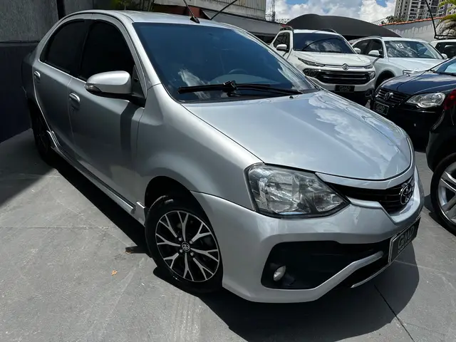 Carro Toyota Etios Sedan 2017 Platinum 1.5 (Aut) (Flex)