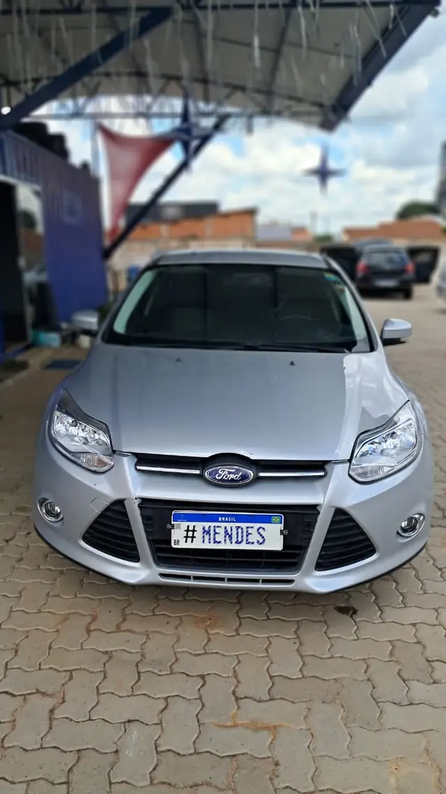 Carro Ford Focus Hatch 2015 SE 2.0 16V PowerShift