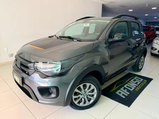 Carro Fiat Mobi 2024 Trekking 1.0