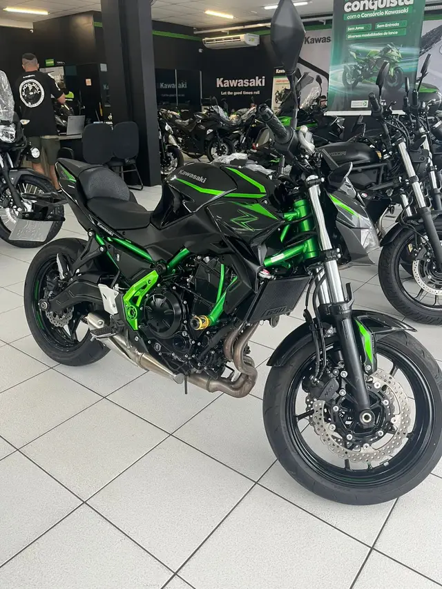 Moto Kawasaki Z 2025 650