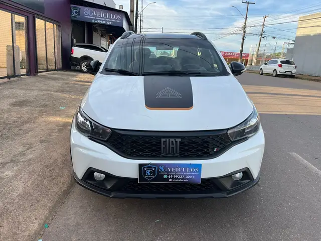 Carro Fiat Argo 2023 Trekking 1.3 (Flex)