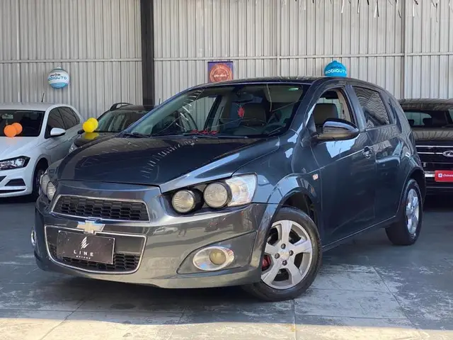 Carro Chevrolet Sonic 2013 Hatch LT