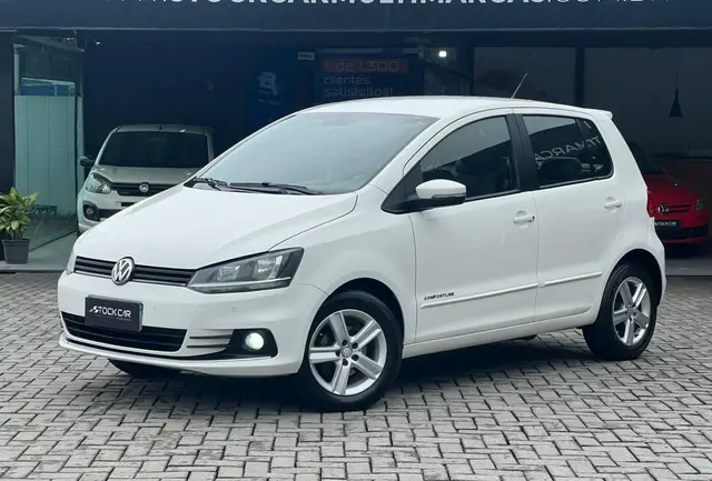 Carro Volkswagen Fox 2015 Comfortline I-Motion 1.6 MSI (Flex)