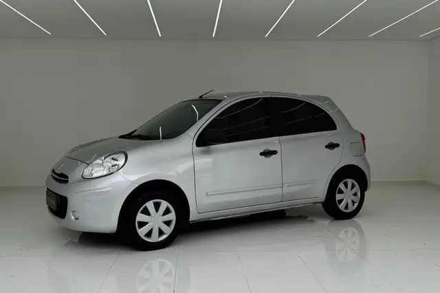 Carro Nissan March 2013 1.0 16V (Flex)