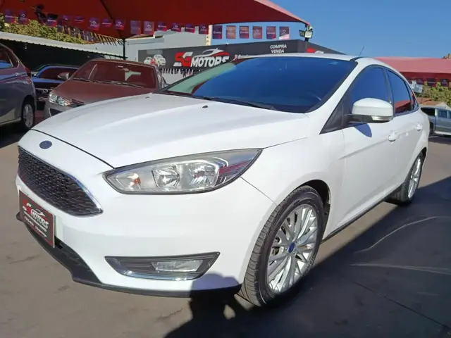 Carro Ford Focus Hatch 2016 SE Plus 2.0 PowerShift