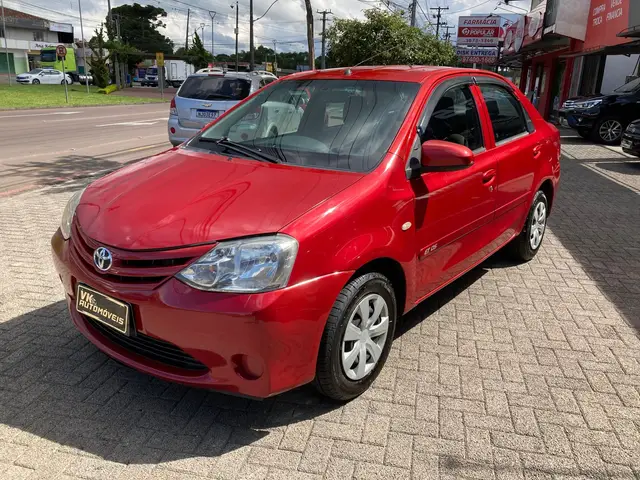 Carro Toyota Etios Sedan 2015 X 1.5 (Flex)