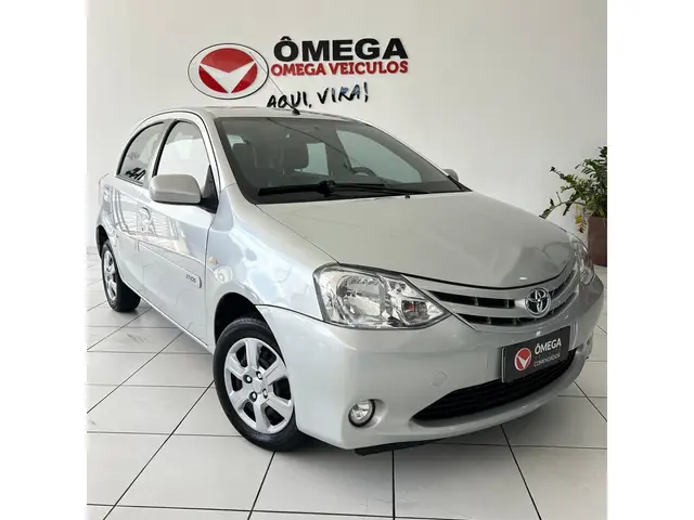Carro Toyota Etios 2013 XS 1.3 (Flex)