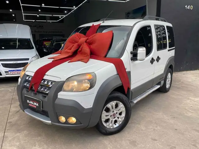 Carro Fiat Doblò 2012 Adventure 1.8 16V (Flex)