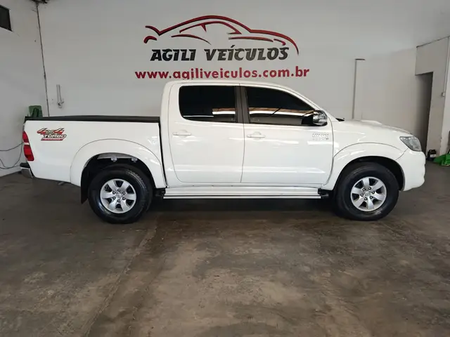 Carro Toyota Hilux Cabine Dupla 2015 Hilux 3.0 TDI 4x4 CD SRV Top (Aut)