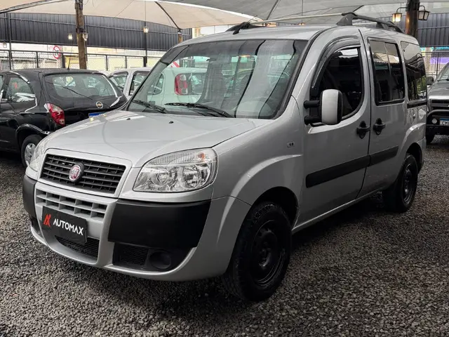 Carro Fiat Doblò 2013 Essence 1.8 16V (Flex)