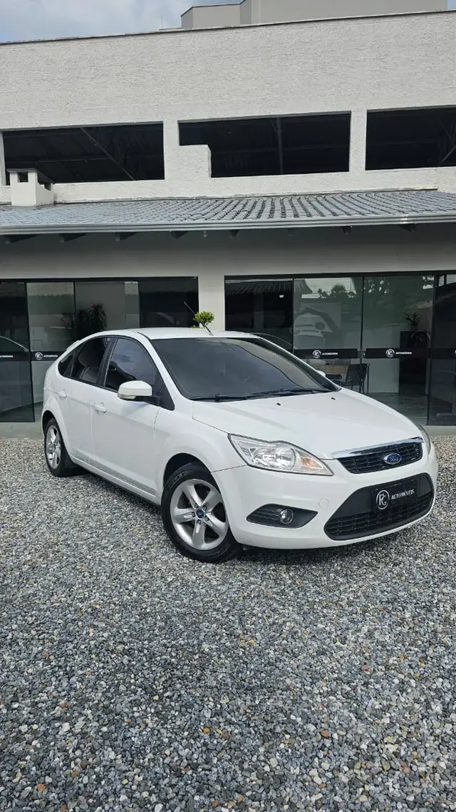 Carro Ford Focus Hatch 2012 2.0 16V Flex